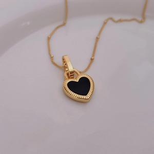 Collar de moda Concha blanca y negra dos lados un collar Corazón Cerradura Amor Colgante Luz Lujo Acero inoxidable Corazón Collar - Product Image 5