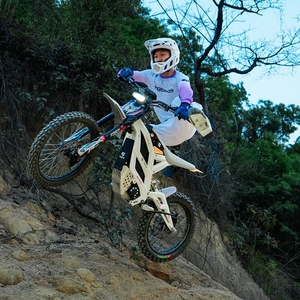 Motocicleta Eléctrica FALCON <span class=keywords><strong>GT</strong></span> Ebike 16.8Kw 72V con Motor Central, Batería de 40Ah 21700, 19 Pulgadas, <span class=keywords><strong>Enduro</strong></span>, Disponible en Almacenes de EE. UU. y la UE - Product Image 2