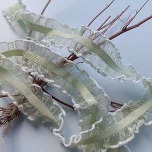 أقمشة أورجانزا عالية الجودة مع كشكشة مزدوجة الجانب من التول الأبيض وحواف دانتيل مخملية ملونة، حواف دانتيل بلون واحد. - Product Image 4