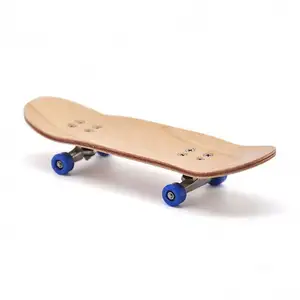 Dek Fingerboard Kayu Kustom Beragam Grafis Lengkap dengan Truk dan Roda Bantalan CNC Yang Ditingkatkan Skateboard Kayu