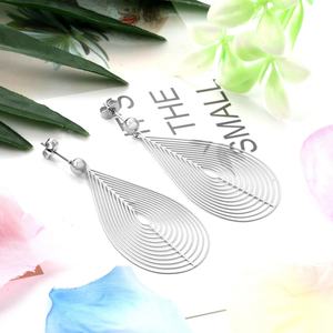 Boucles d'oreilles pendantes de haute qualité à prix compétitif pour femmes, boucles d'oreilles tendance en acier inoxydable plaqué or 18 carats, bijoux PVD - Product Image 5