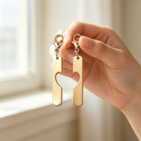 Breloques personnalisées en acier inoxydable en forme de cœur creux, logo gravé au laser, pendentif long double assorti, cadeau pour couples