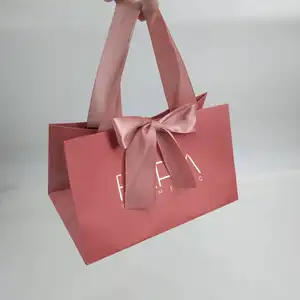 Пользовательский принт Золотой логотип бренда Роскошная бумажная упаковка для покупок Подарочный пакет для одежды Ювелирные изделия розового цвета с розовым золотым логотипом