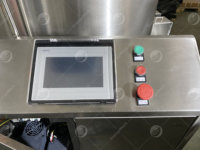 Mélangeur à billes industriel pour la transformation alimentaire avec moteur d'entraînement, boîtier de commande tactile, machine à mélanger et broyer le cacao et le chocolat