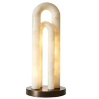 Lampe de table en albâtre Arch, base en métal foncé, vente en gros directe d'usine, hauteur personnalisable, lampe décorative pour chambre à coucher