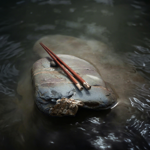 ชุดตะเกียบไม้แบบเรียบหรู เป็นมิตรกับสิ่งแวดล้อม จับถนัดมือ ดีไซน์สไตล์เอเชียเซน เหมาะสำหรับใช้ในครอบครัวทุกวัน อุปกรณ์เสริมสำหรับโต๊ะอาหาร - Product Image 1