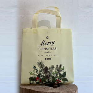 Bolsa de Regalo Navideña de Tela No Tejida Laminada de 30x30x15cm con Impresión por Transferencia de Calor y Logotipo Personalizado - Product Image 3