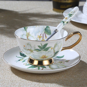 Taza de Café de Cerámica para el Té de la Tarde Europeo, Porcelana de Hueso, Bandeja Reutilizable Ecológica, Taza Elegante para Disfrutar de tu Bebida Favorita - Product Image 5