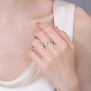Anillos de Eternidad de Plata de Ley 925 Modernos para Mujer, Anillo de Dedo Íntimo Chapado en Oro de 18K con Moissanita Creada en Laboratorio para Regalo - Product Image 4