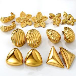 Boucles d'oreilles clous personnalisées en gros style Ins, bijoux de mode en acier inoxydable plaqué or 18 carats pour femmes - Product Image 1