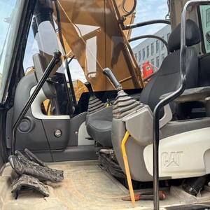 รถขุดตีนตะขาบ Caterpillar 323DL มือสอง ชั่วโมงการทำงานต่ำ สีเดิมจากโรงงาน บริการครบถ้วน ประสิทธิภาพสูง พร้อมทำงาน จัดส่งรวดเร็ว - Product Image 6