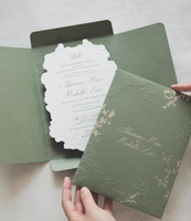 Invitation de mariage personnalisée avec impression en relief + estampage doré - une invitation au toucher sophistiqué et luxueux