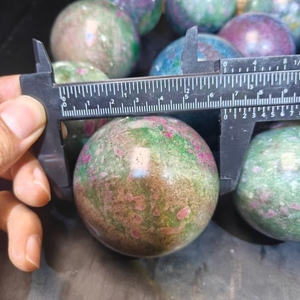 Tay Khắc Giá Bán Buôn Đá Tự Nhiên Của <span class=keywords><strong>Ruby</strong></span> Trong <span class=keywords><strong>Fuchsite</strong></span> Sphere Cộng Sinh Cho Thiền - Product Image 5