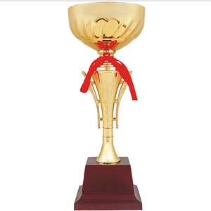 Trofeo de Fútbol de Aleación de Hierro de Lujo, Personalizado al por Mayor, Grabado y Bañado en Oro Trofeo de Victoria en Competición Deportiva - Product Image 6