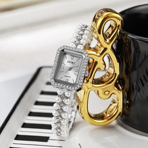 Montre pour femme tendance 2026 avec cristal carré et quartz, bracelet de perles - Style élégant, bracelet en acier inoxydable, résistante à l'eau - Faible coût - Product Image 2