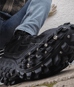 Sneakers Unisex con Suola Oversize a Battistrada di Pneumatico, Tacco Estremo da 15mm, con Borchie a Vite, Stile Consumato - Product Image 4