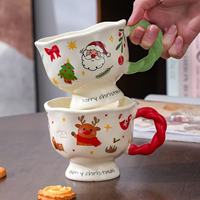 Cadeau d'hiver, tasse en céramique classique, rouge et verte, mug en porcelaine verni pour les fêtes, avec décorations de Noël en 3D