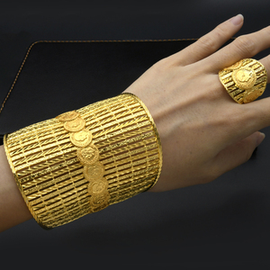 طقم مجوهرات فاخر نسائي ذهبي عريض: أساور وخواتم هندية مخصصة للبيع بالجملة، مجوهرات راقية للمناسبات وعروض الزواج - Product Image 2