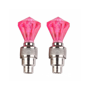 Lumière LED en forme <span class=keywords><strong>de</strong></span> diamant, accessoires <span class=keywords><strong>de</strong></span> vélo <span class=keywords><strong>vtt</strong></span>, bouchons <span class=keywords><strong>de</strong></span> <span class=keywords><strong>Valve</strong></span> <span class=keywords><strong>de</strong></span> pneu <span class=keywords><strong>de</strong></span> vélo, bouchons <span class=keywords><strong>de</strong></span> <span class=keywords><strong>Valve</strong></span> <span class=keywords><strong>de</strong></span> pneu léger - Product Image 4