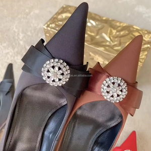 Zapatos de tacón de satén de alta calidad Avenue Palazzo de 90 mm con punta en pico y lazo de diamantes de imitación para boda - Product Image 1