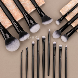 Daily Queen & E-L-F: Set de Brochas de Maquillaje Veganas Nano Negras de Alta Calidad para Rostro, Ojos y Delineador - Product Image 2