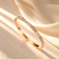 Bracelet tendance en acier titane serti de diamants ronds pour femmes, design de niche, simple et élégant, accessoires pour les mains