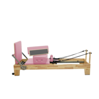 Máquina de Pilates Reformer Comercial Multifuncional para Mujeres 2026, Personalizada en Cuero Rosa y Madera de Roble Premium