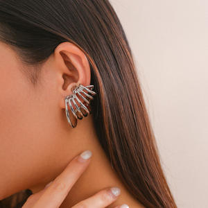 Nouvelle mode 2025, bijoux fins, boucles d'oreilles géométriques plaquées or, boucle creuse, sans ternissement, sans perçage, pour femmes - Product Image 2