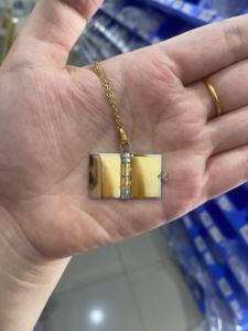 Offre Spéciale de couple personnalisé plaqué or 18 ct livre de lettres d'amour ouvrable cadeau de saint valentin collier en acier inoxydable pour femmes 2025 - Product Image 6