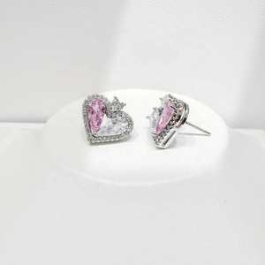 Prix usine, vente en gros : boucles d'oreilles pendantes coréennes en argent sterling 925, et boucles d'oreilles clous tendance en zircon cœur pierre taille rose 2026 - Product Image 2