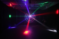 16 pièces 3-en-1 Laser RGB Stroboscope Scénique Effet Lumineux DMX LED Tête Mobile pour DJ, Boule Disco, Spectacle et Fête
