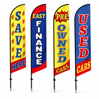 Drapeau publicitaire extérieur personnalisé avec mât et base croisée pour concessionnaires automobiles et salles d'exposition – Vente en gros