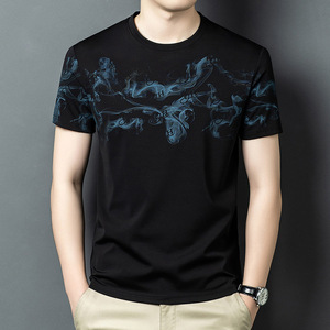 Camiseta para hombre con estampado abstracto de tinta al agua, manga corta, cuello redondo, corte ajustado, de algodón, informal, para uso diario. - Product Image 4