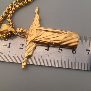 Collar Religioso Chapado en Oro de 18K con la Estatua de Cristo Redentor del Río Cristo Redentor de Brasil, Joyería Brasileña - Product Image 5