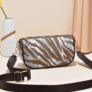 2022 tendencia de moda diseño de patrón de cebra bandolera de halloween versátil práctico bolso de hombro barato para mujer - Product Image 5