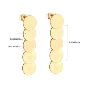 Boucles d'oreilles pendantes géométriques rondes en acier inoxydable, étanches, plaquées or 18 carats, anti-ternissement, avec breloque cercle lisse et pompon - Product Image 4