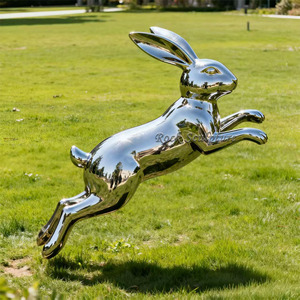 Lapin en acier inoxydable miroir, art abstrait personnalisé pour extérieur, sculpture de parc en métal - Product Image 3