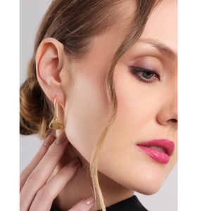 Modernos Pendientes de Aro Dobles Triangulares en Oro Cepillado, Geométricos, Minimalistas, Ligeros y Elegantes para Mujer - Product Image 2