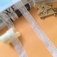 Dentelle brodée soluble dans l'eau en polyester à sequins et perles, bordure picot, vente en gros