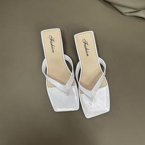 รองเท้าแตะสำหรับคนขี้เกียจสำหรับใส่กลางแจ้ง รองเท้าผู้หญิงสำหรับฤดูร้อนที่มีสไตล์พร้อมเทรนด์แฟชั่นที่ทันสมัย ใส่ได้หลากหลายและมีคุณสมบัติกันลื่น - Product Image 5