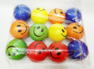 Balles anti-stress amusantes et colorées de 6,3 cm en forme de visage souriant, jouets sensoriels pour enfants en PU - Product Image 4