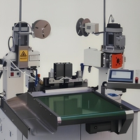 Machine automatique de sertissage de bornes à double fil avec détection de défauts pour la production de faisceaux de câbles pressés aux deux extrémités