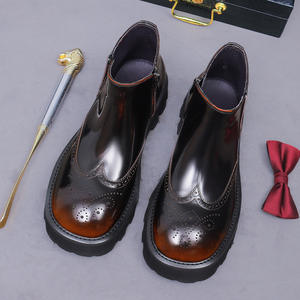 Zapatos de cuero genuino de lujo, charol, piel de vacuno, de caña alta, suela gruesa, brillantes, con punta redonda grande y grabados para hombre - Product Image 1