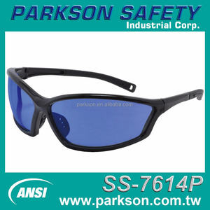 แว่นตานิรภัยแบบสวมทับ ผลิตในไต้หวัน - ได้รับการรับรองมาตรฐาน ANSI Z87.1 สำหรับการอ่านหนังสือ ทำงาน ป้องกันรอยขีดข่วน ปกป้องดวงตา - Product Image 2