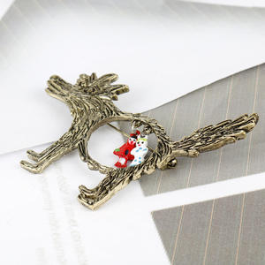 Mode mignon broches rétro exquis dessin animé grand méchant <span class=keywords><strong>loup</strong></span> <span class=keywords><strong>petit</strong></span> <span class=keywords><strong>chaperon</strong></span> <span class=keywords><strong>rouge</strong></span> mode bijoux broches - Product Image 2