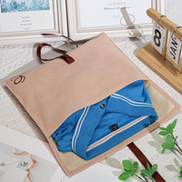 Benutzer definiertes Logo gedruckt Brown Dust Velvet Flap T-Shirt Verpackungs tasche für Handtasche Samt Geschenk Schmuck Umschlag Tasche