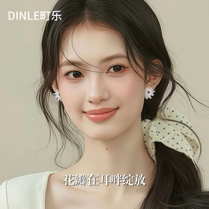 ต่างหูเงินแท้ S925 รูปทรงดอกไม้ประดับมุกเกรด AAA สำหรับผู้หญิงใส่ได้ทุกวัน - Product Image 1