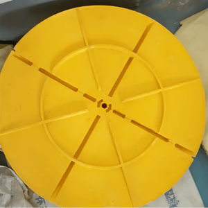 Baffle anti-oiseaux circulaire en fibre de verre moulée pour isolation de lignes haute tension - Product Image 1