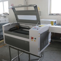 Machine de découpe laser pour décorations de gâteaux en acrylique 4060 avec pompe à air, pompe à eau, lit en nid d'abeille, rail de guidage linéaire haut et bas, porte à passage long