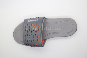 <span class=keywords><strong>Sandalias</strong></span> <span class=keywords><strong>de</strong></span> <span class=keywords><strong>goma</strong></span> <span class=keywords><strong>de</strong></span> una correa para <span class=keywords><strong>hombre</strong></span> con característica antideslizante para invierno - Product Image 4